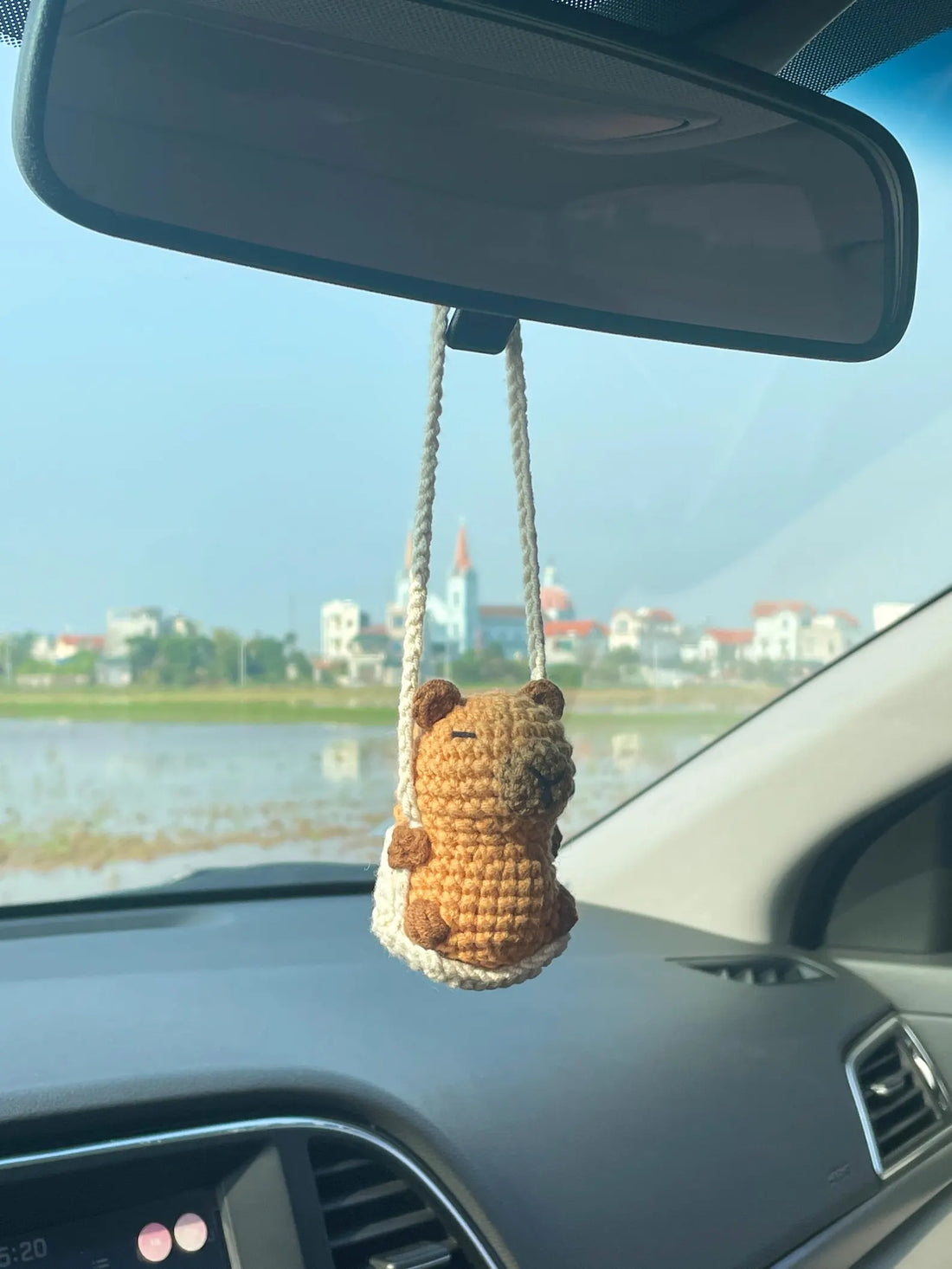 Handmade Crochet Capybara Car Hanging – Cute Rearview Mirror Charm & Car Decoration Gift for Her