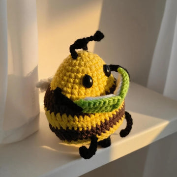 Handmade Crochet Reading Bee Plushie | Kawaii Amigurumi Bee Toy with Book | Cute Mini Animal & Reader Gift Idea